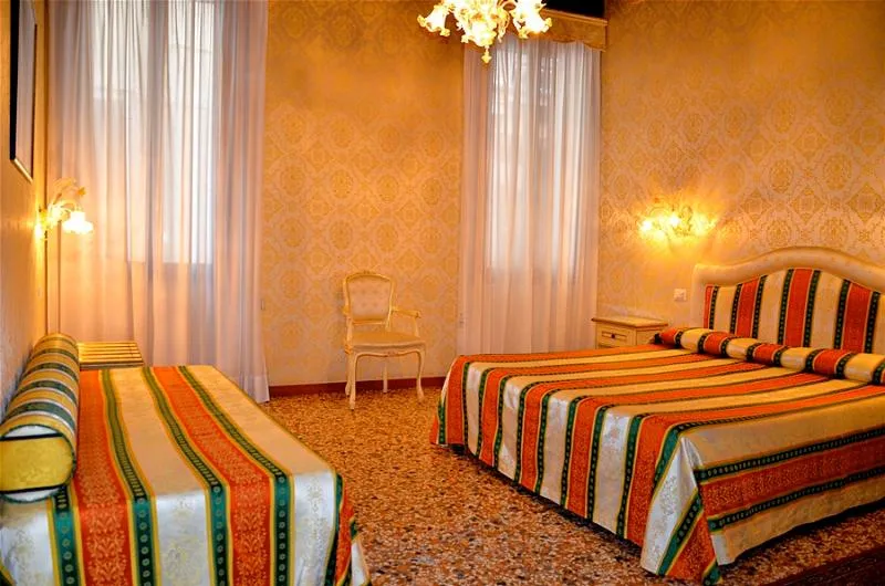 Room, Residenza La Campana, Venice