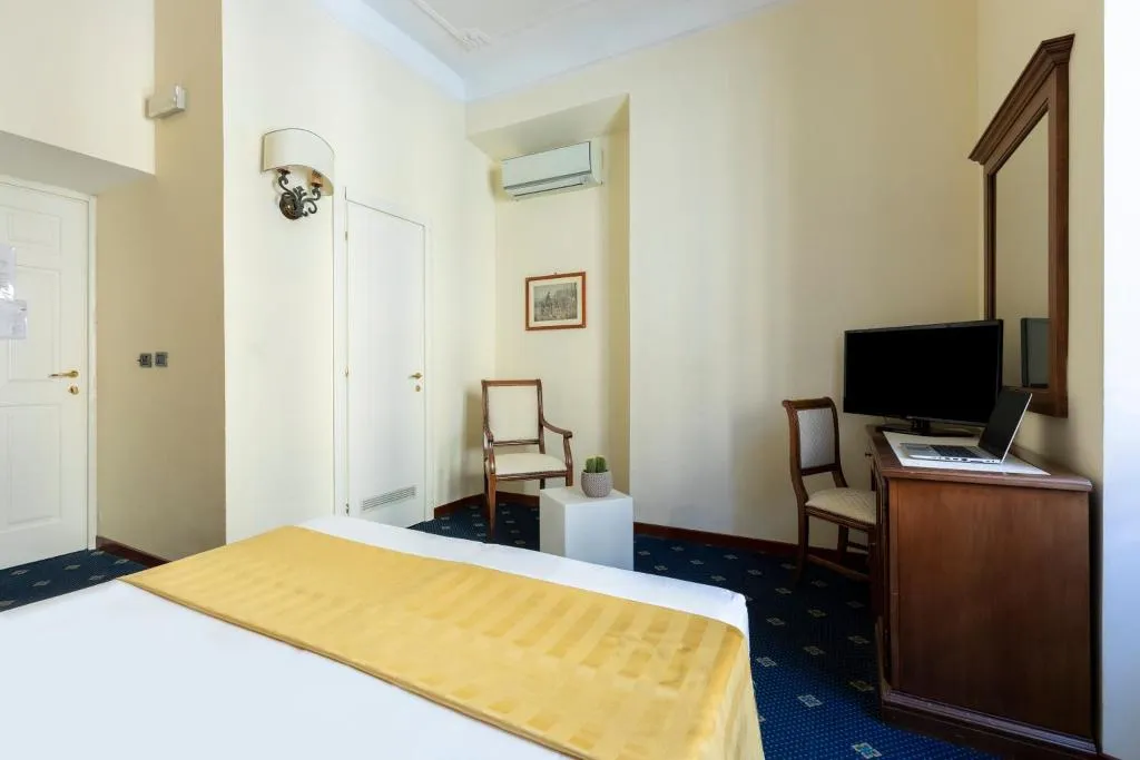 Double or Twin STANDARD Room, Boutique Hotel Coppedè, Rome