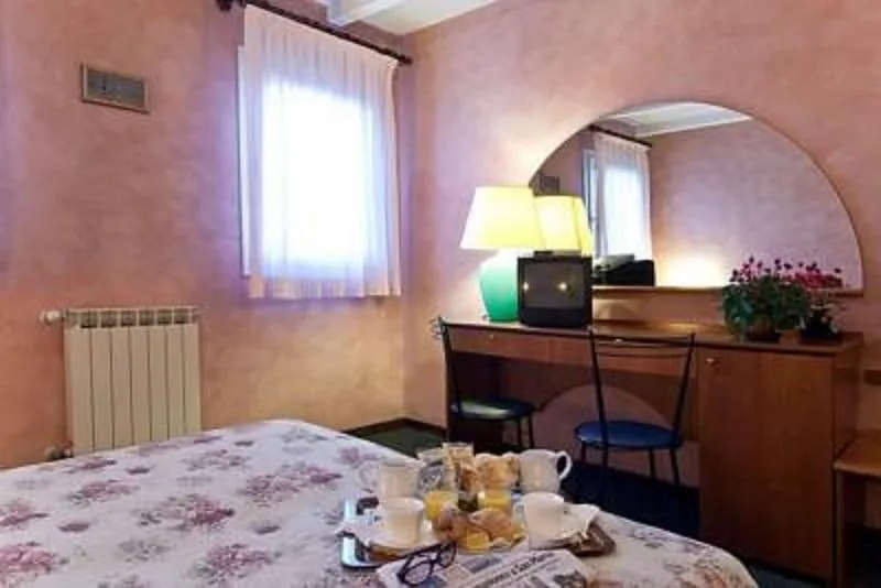 TRIPLE STANDARD Room, Albergo Doge, Venice