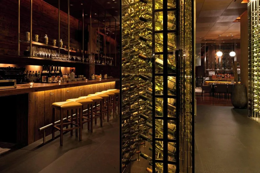 Bar, The Ritz-Carlton Abu Dhabi, Grand Canal, Abu Dhabi