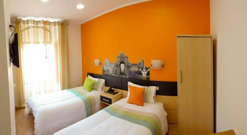 Room, Vila Nova Guesthouse, Lisbon