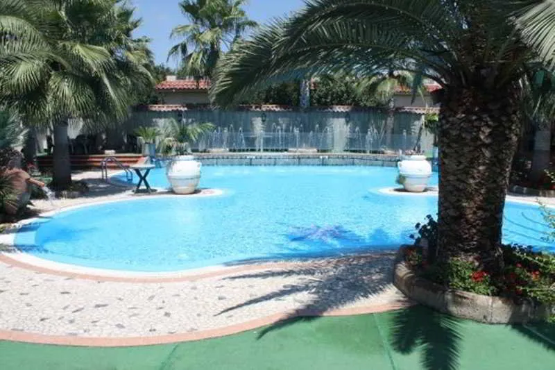 Pool, Orchidea, Naples