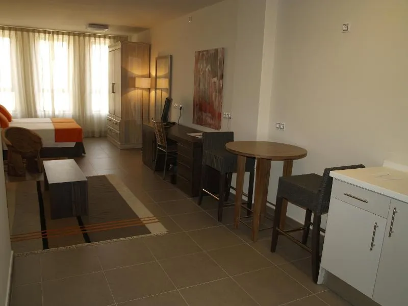 Room, Eco Alcala Suites, Madrid