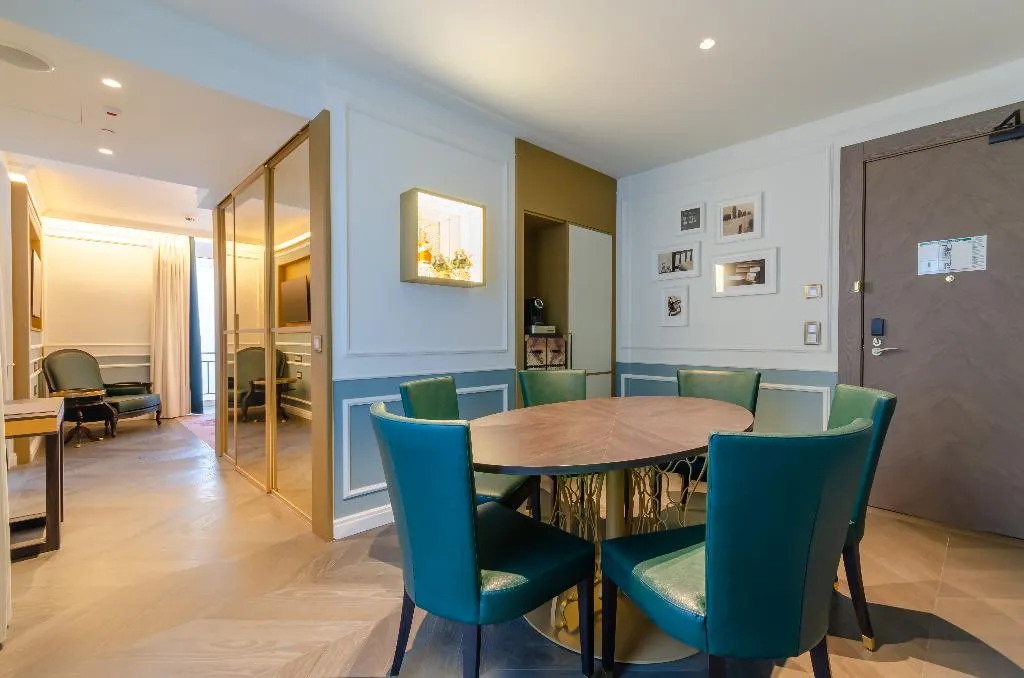 SUITE WITH TERRACE Room, The Emerald House Lisbon, Curio Collection by Hilt, Lisbon