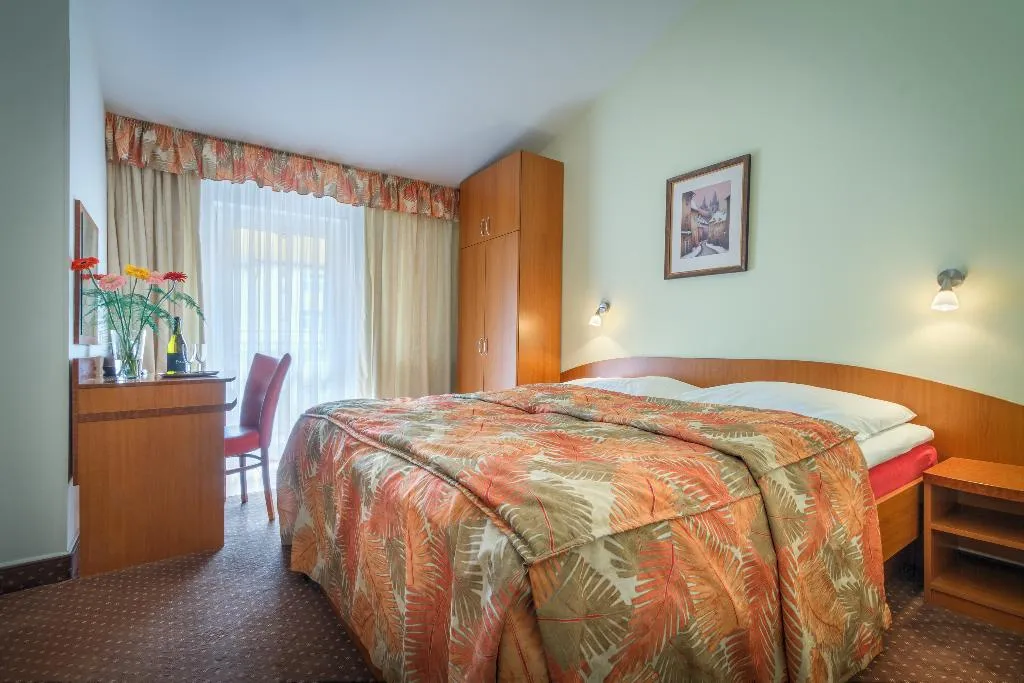 DOUBLE STANDARD Room, Seifert, Prague