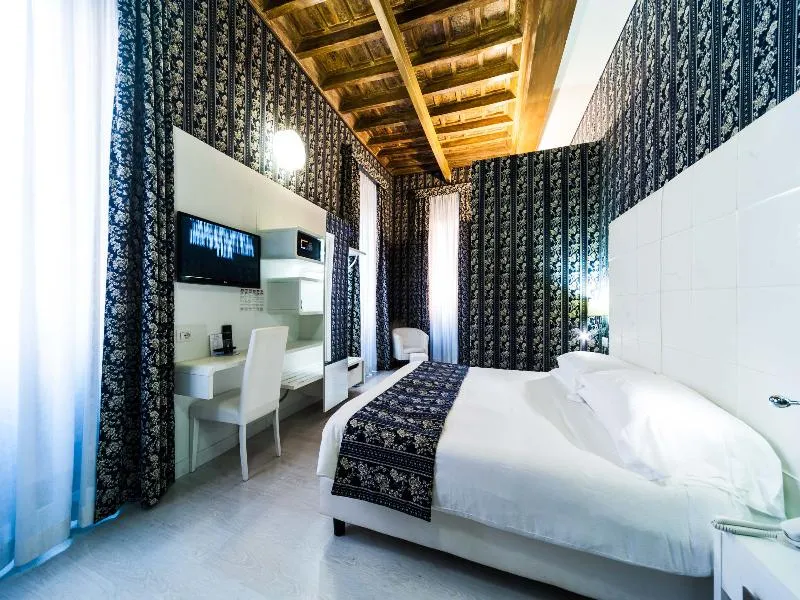 DOUBLE SUPERIOR Room, Relais Trevi 95 Boutique Hotel, Rome