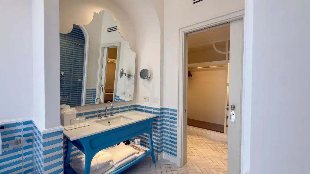 SUITE SEA VIEW WITH TERRACE Room, Grand Hotel Europa Palace, Naples