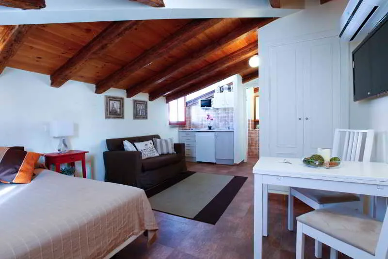 Room, Camino del Prado, Madrid