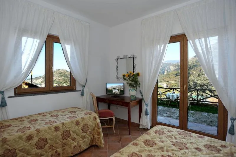 General view, B&B Villevieille, Naples