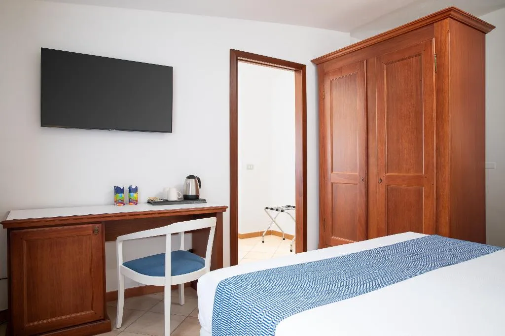 TRIPLE COMFORT Room, Hotel Blumarea, BW Signature Collection, Alghero