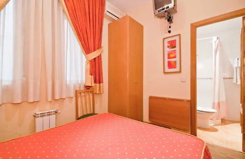 Room, Oporto, Madrid