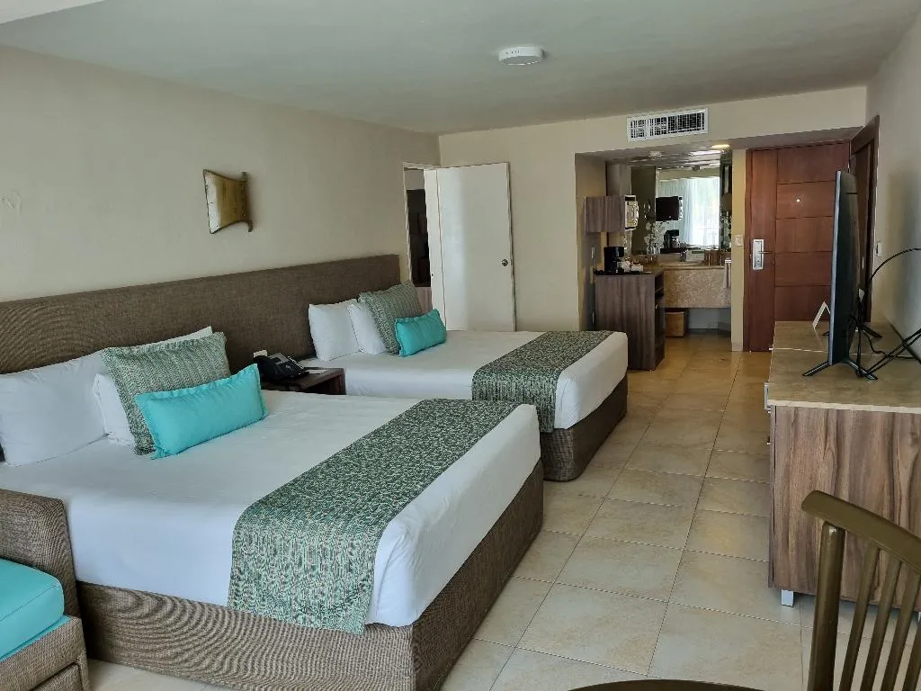 FAMILY ROOM CAPACITY 8 Room, Ocean Spa Hotel All Inclusive, Cancun Area
