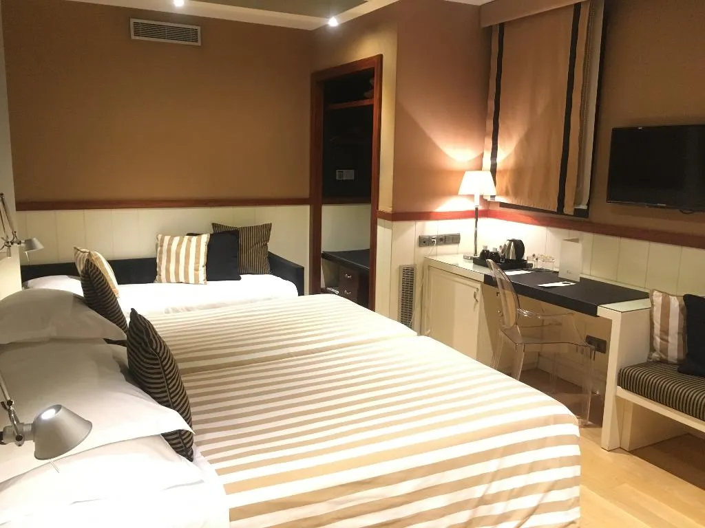 TRIPLE STANDARD Room, U232, Barcelona