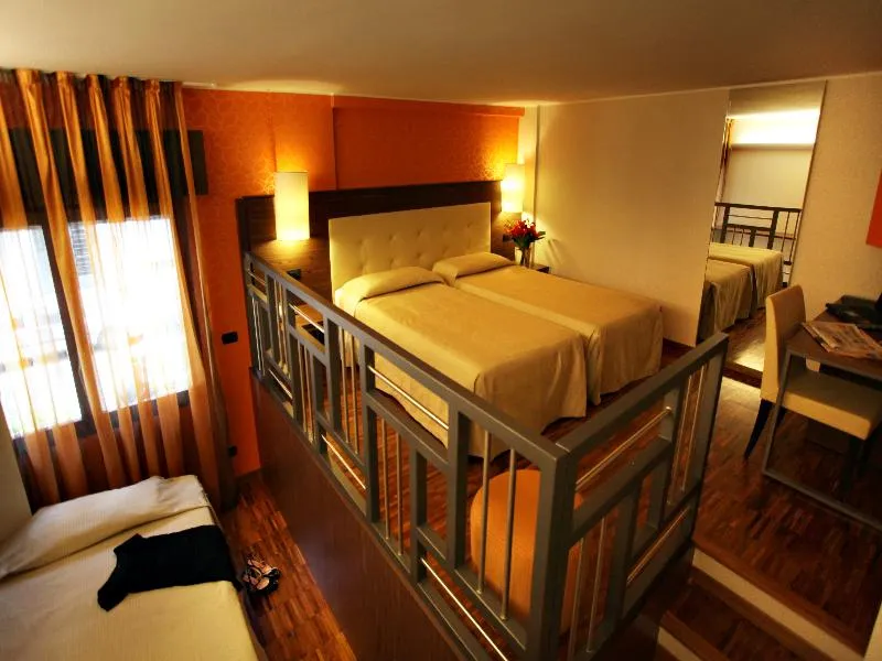 Room, Hotel Des Etrangers, Milan