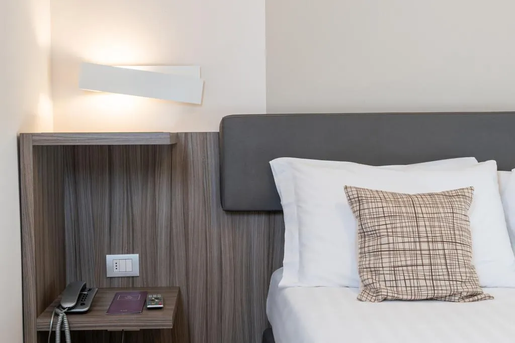Double or Twin CLASSIC WITH BALCONY Room, Hotel Désirée by Double Hospitality, Milan