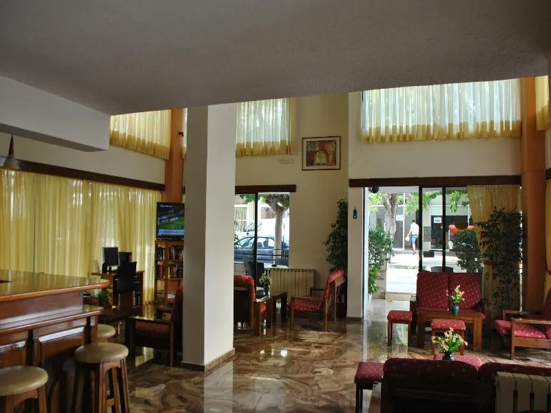 Lobby, Yiorgos, Kos