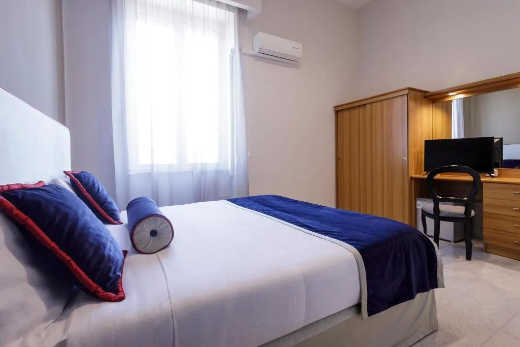 DOUBLE STANDARD Room, Santa Marta, Naples