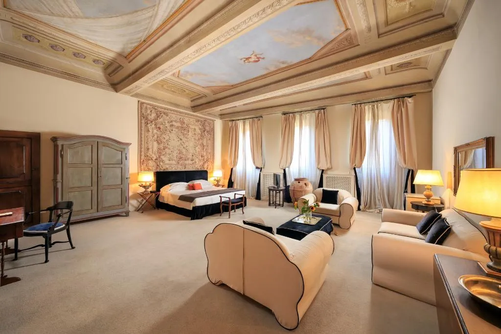 SUITE CLASSIC Room, The J & J Historic House Hotel, Florence