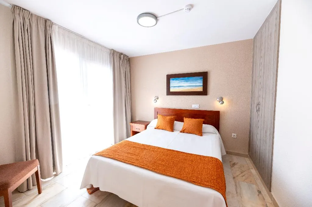 APARTMENT CAPACITY 7 THREE BEDROOMS Room, Vistasur, Tenerife