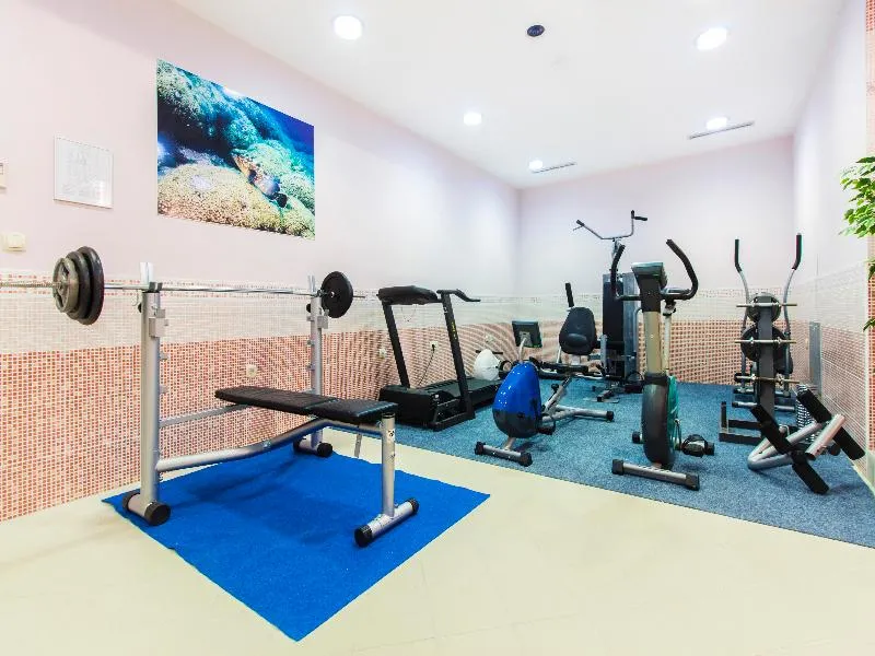 Sports and Entertainment, Spongiola, Split