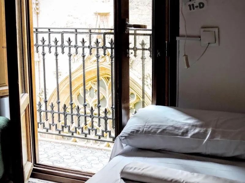 Bed in dormitory WITH SHARED BATHROOM Room, Home Youth Hostel, Valencia