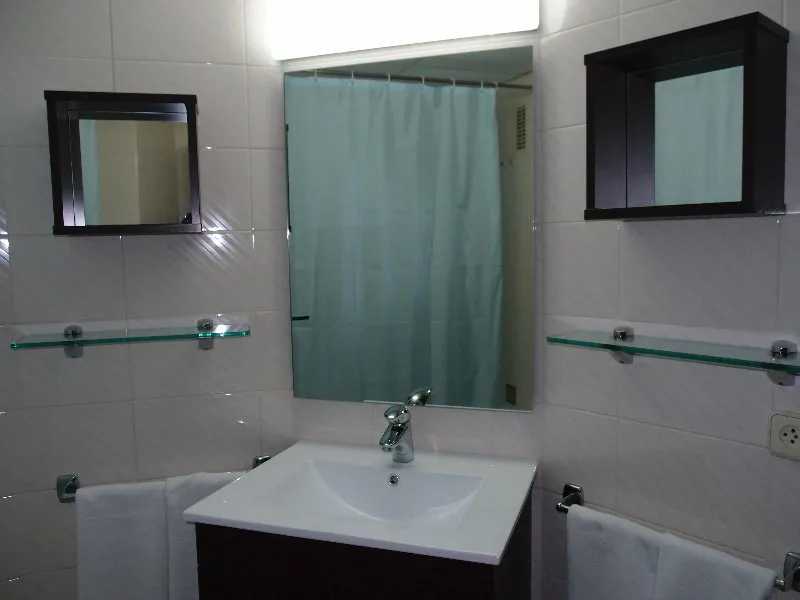 Room, Rosanna, Costa Brava
