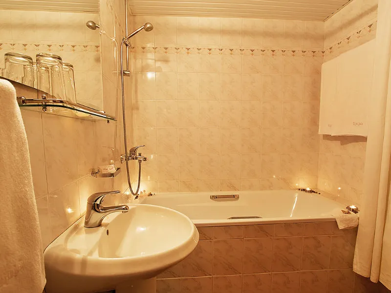 Room, Ljuljak, Varna