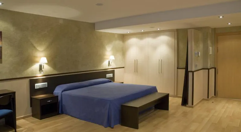 Room, Samba, Costa Brava