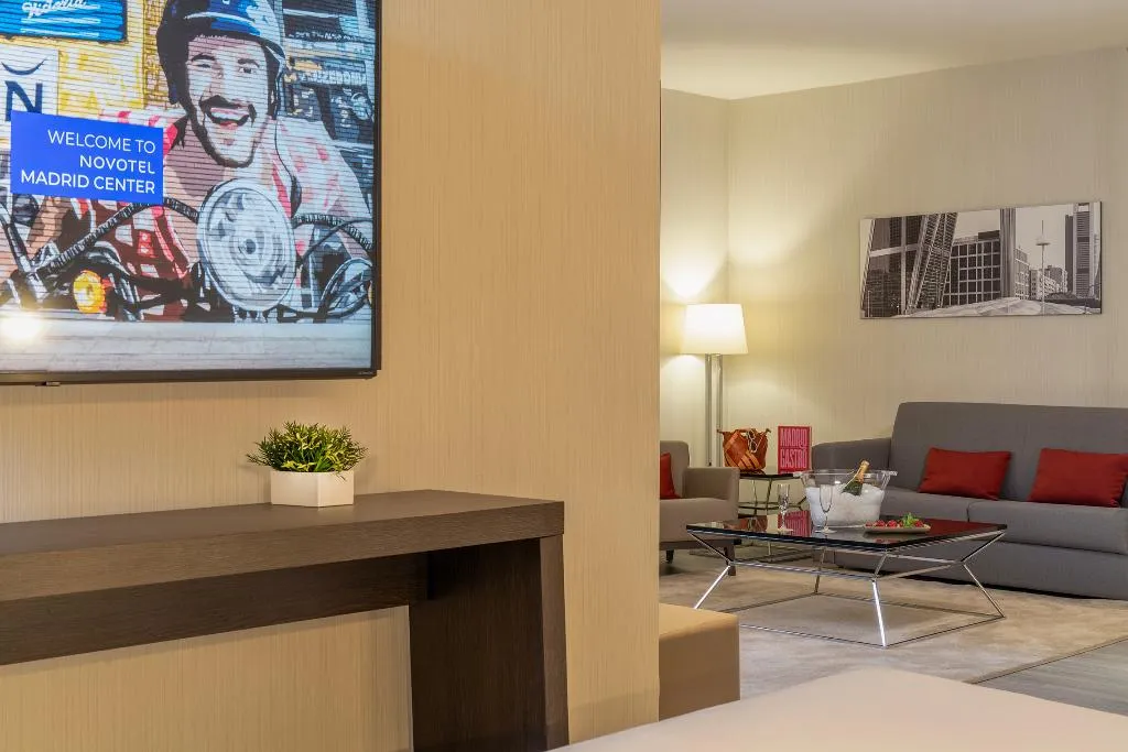 DOUBLE EXECUTIVE QUEEN BED Room, Novotel Madrid Center, Madrid