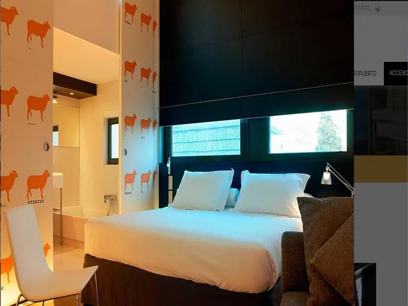 Room, Ikonik Angli, Barcelona