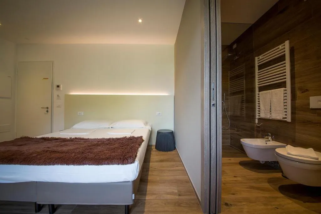 Double or Twin TWO BEDS Room, Riva Lake Lodge, Milan