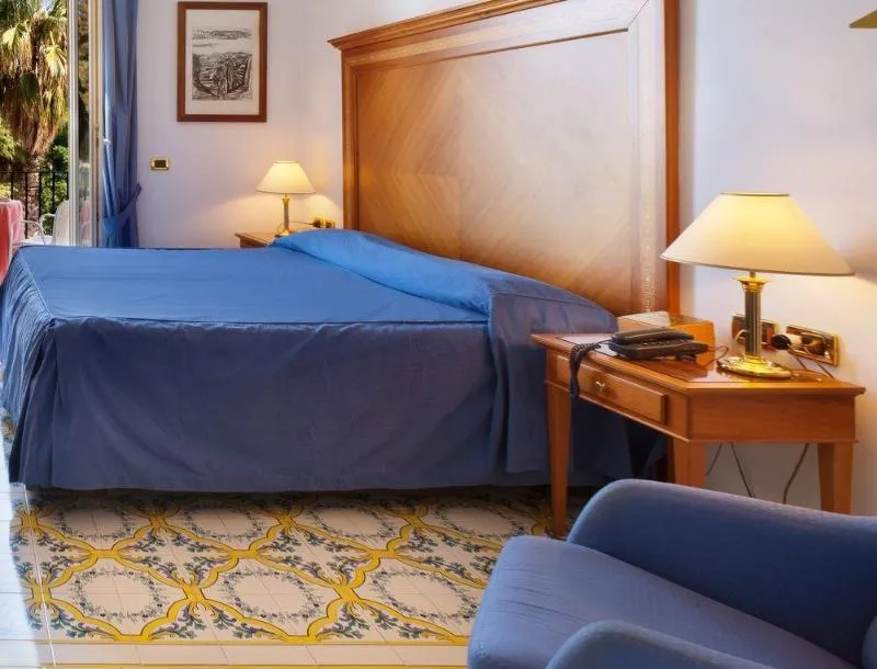 DOUBLE ECONOMY Room, Continental, Naples