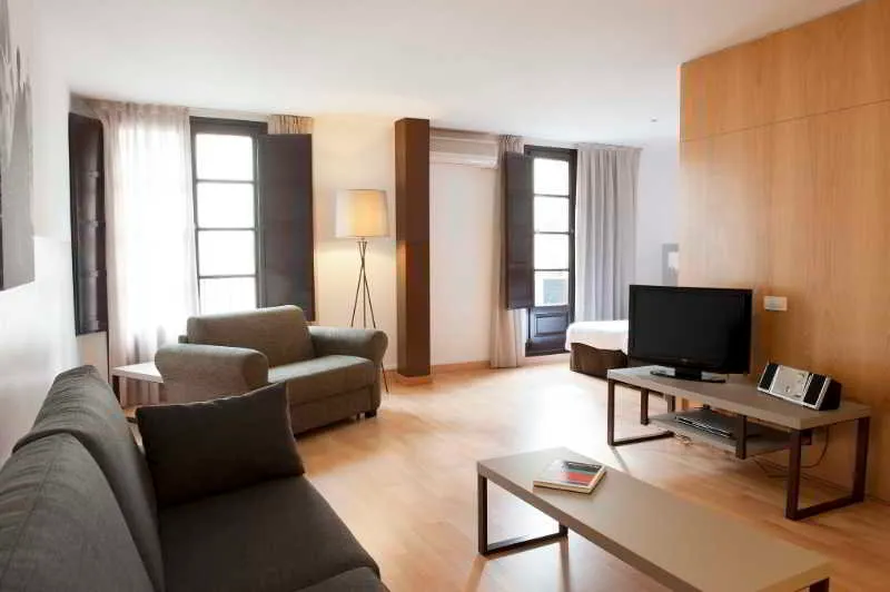 STUDIO CAPACITY 5 Room, MH Apartments Opera Rambla, Barcelona