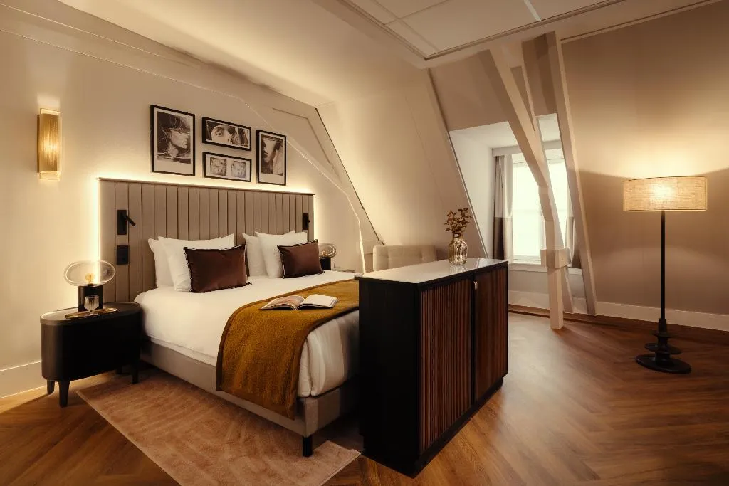 JUNIOR SUITE CAPACITY 4 Room, The Manor Amsterdam, Amsterdam