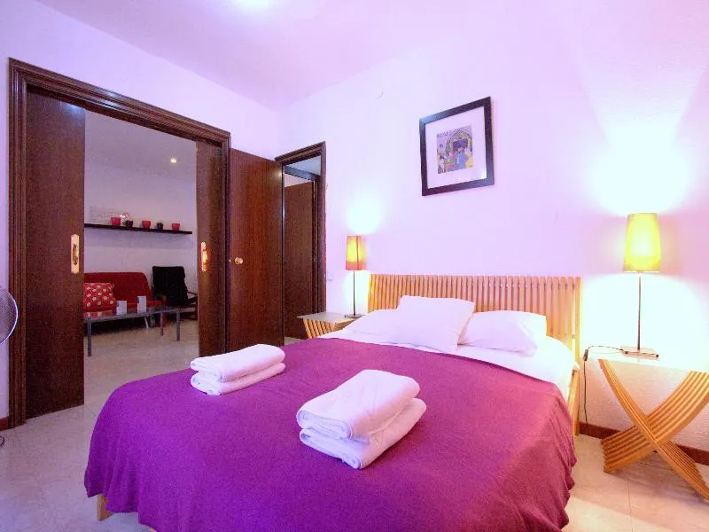 APARTMENT CAPACITY 9 FOUR BEDROOMS Room, Charm Apartments BCN, Barcelona