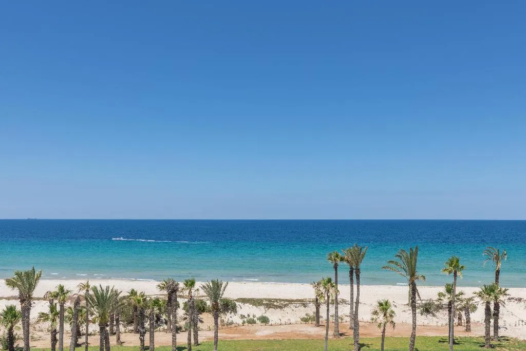 SUITE DELUXE SEA FRONT Room, Hilton Skanes Monastir Beach Resort, Tunisia