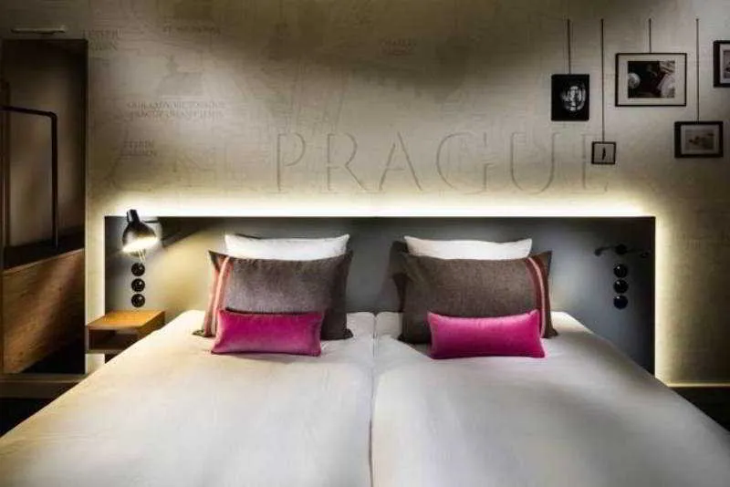 Room, Pulse 8, Prague