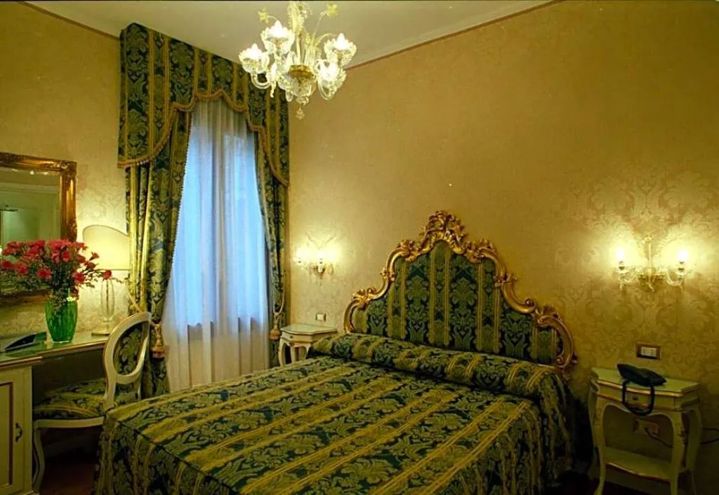 DOUBLE STANDARD Room, Casa Pisani Canal, Venice