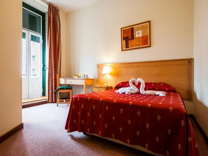 Double or Twin STANDARD Room, Residencial Lar do Areeiro, Lisbon