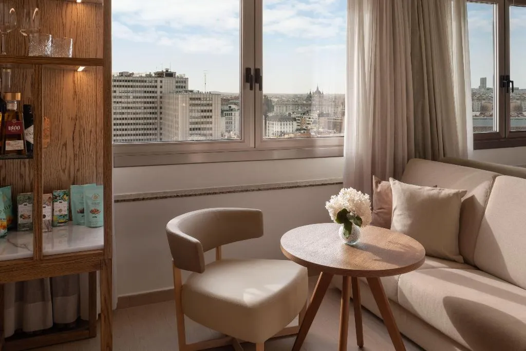 Room PREMIUM Room, Melia Madrid Princesa, Madrid