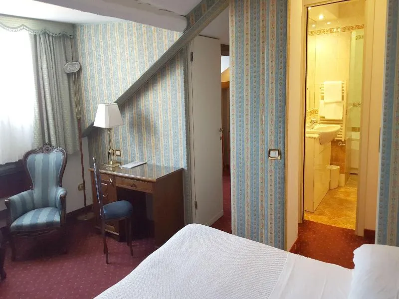 QUADRUPLE STANDARD Room, Hotel Biasutti, Venice