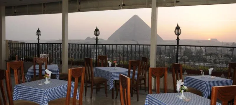 Bar, Tiba Pyramids Resort, Cairo