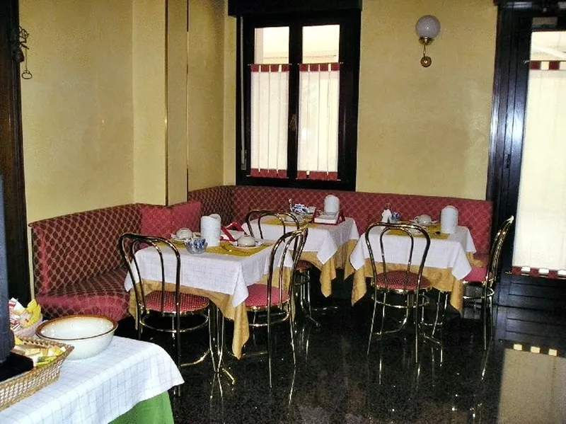 General view, Albergo Leon d'Oro, Venice