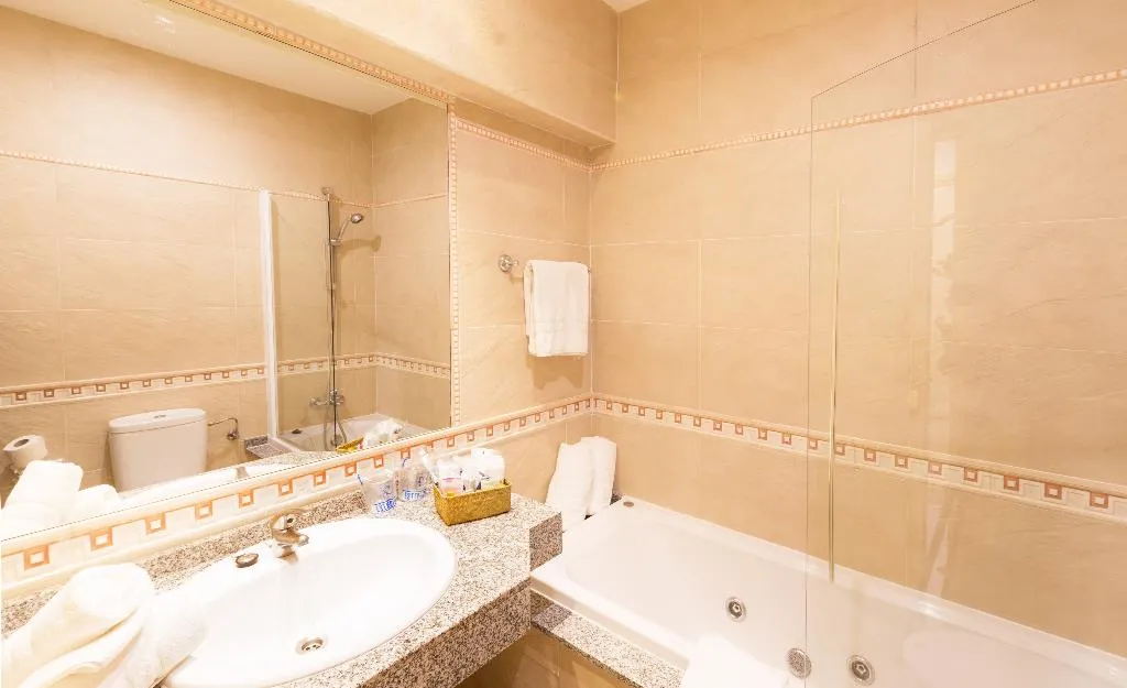 FAMILY ROOM CAPACITY 4 Room, Eden Roc Mediterranean Hotel & Spa, Costa Brava