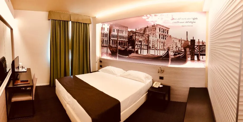 Double or Twin STANDARD Room, Hotiday Venezia Marco Polo, Venice