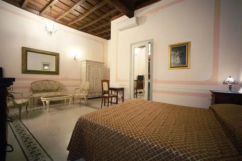 General view, La Maison dell'Orologio, Rome