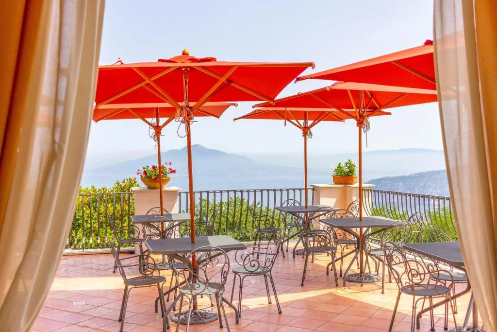 General view, Grand Hotel Hermitage, Naples