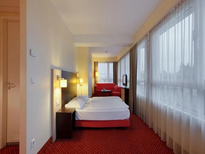 Room, Premier Inn Berlin City Süd, Berlin