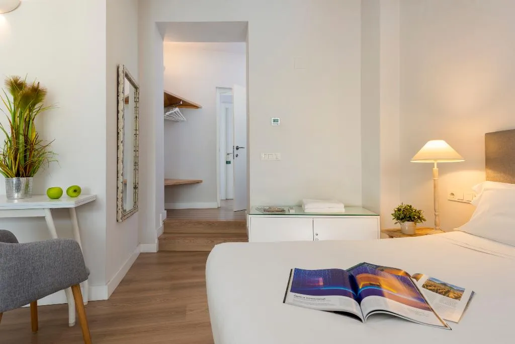 APARTMENT ONE BEDROOM Room, Suites Sevilla Plaza, Seville