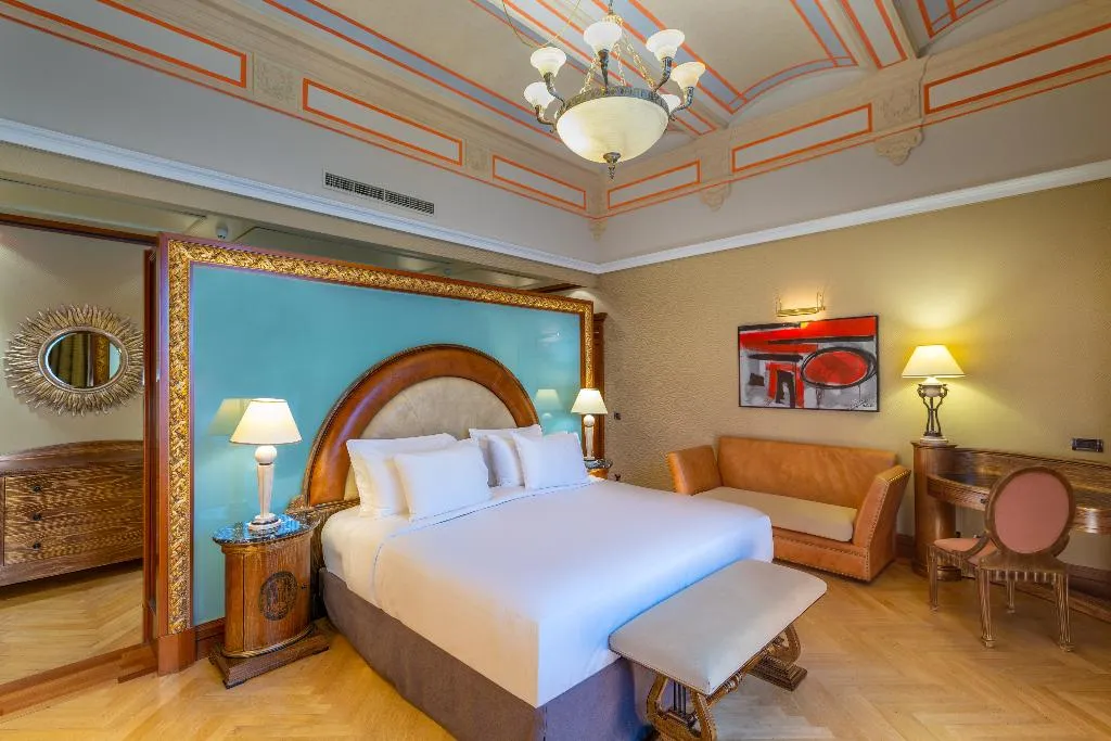 JUNIOR SUITE KING SIZE BED Room, NH Collection Prague Carlo IV, Prague
